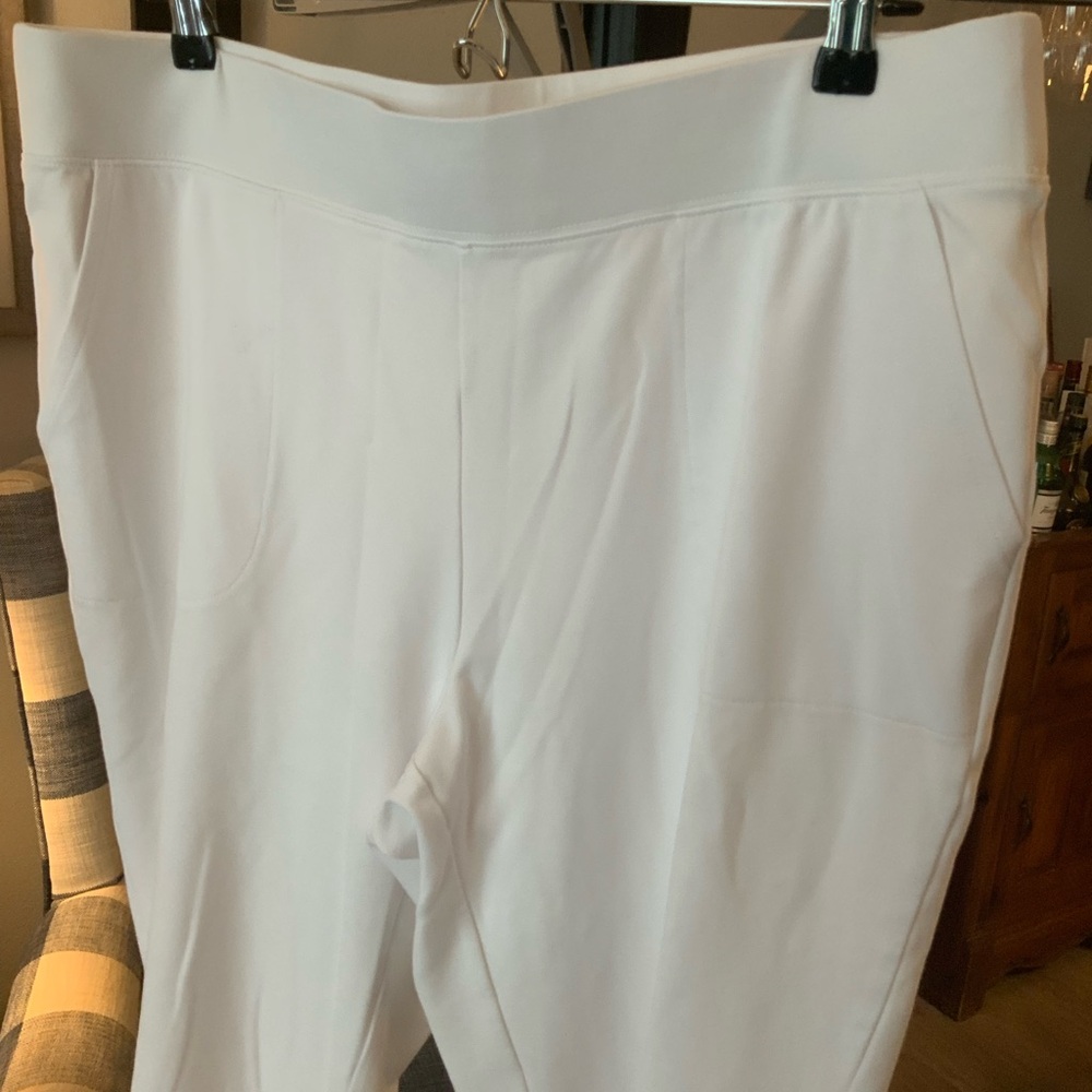 Denim&Co Women's Crisp White Cropped Pants - Picture 2 of 3